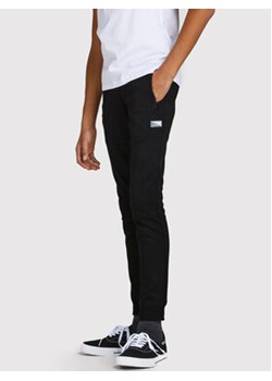 Jack&Jones Junior Spodnie dresowe Will 12189809 Czarny Regular Fit ze sklepu MODIVO w kategorii Spodnie chłopięce - zdjęcie 168619750