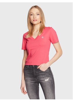 Calvin Klein Jeans T-Shirt J20J220303 Różowy Slim Fit ze sklepu MODIVO w kategorii Bluzki damskie - zdjęcie 168620412