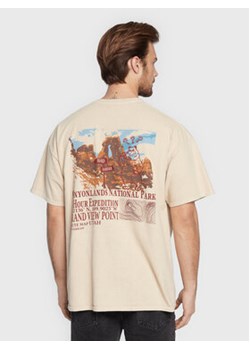 BDG Urban Outfitters T-Shirt 76134006 Beżowy Relaxed Fit ze sklepu MODIVO w kategorii T-shirty męskie - zdjęcie 168621840