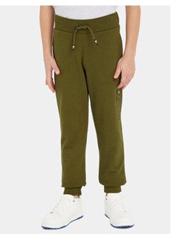 Tommy Hilfiger Spodnie dresowe KS0KS00207 M Zielony Regular Fit ze sklepu MODIVO w kategorii Spodnie chłopięce - zdjęcie 168622060