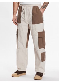 BDG Urban Outfitters Spodnie materiałowe BDG RIPSTOP UTILITY 76522614 Écru Classic Fit ze sklepu MODIVO w kategorii Spodnie męskie - zdjęcie 168622240