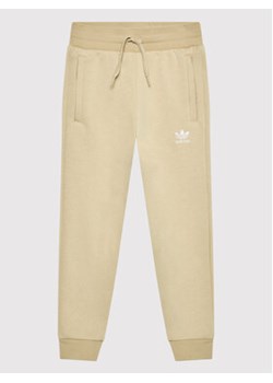 adidas Spodnie dresowe adicolor HK2860 Beżowy Regular Fit ze sklepu MODIVO w kategorii Spodnie chłopięce - zdjęcie 168622623