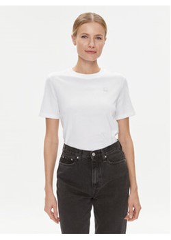 Calvin Klein Jeans T-Shirt J20J223226 Biały Regular Fit ze sklepu MODIVO w kategorii Bluzki damskie - zdjęcie 168623492