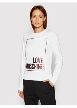 LOVE MOSCHINO Bluza W630220E 2180 Biały Regular Fit ze sklepu MODIVO w kategorii Bluzy damskie - zdjęcie 168624821
