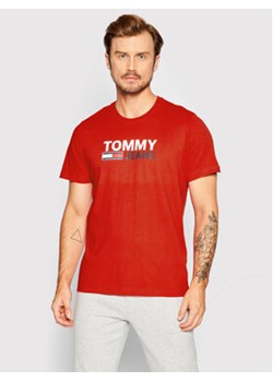 Tommy Jeans T-Shirt Corp Logo DM0DM15379 Czerwony Regular Fit ze sklepu MODIVO w kategorii T-shirty męskie - zdjęcie 168626003