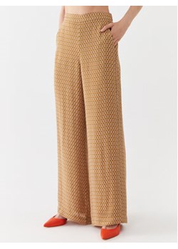 MICHAEL Michael Kors Spodnie materiałowe MF330K0AR4 Żółty Relaxed Fit ze sklepu MODIVO w kategorii Spodnie damskie - zdjęcie 168626403