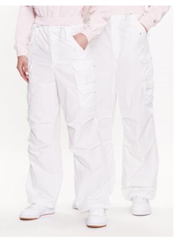 iets frans… Spodnie materiałowe IF ECRU POPLIN 76003599 Écru Baggy Fit ze sklepu MODIVO w kategorii Spodnie damskie - zdjęcie 168627854