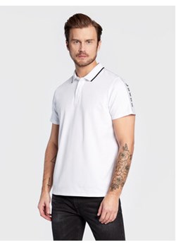 Guess Polo M2YP25 KARS0 Biały Slim Fit ze sklepu MODIVO w kategorii T-shirty męskie - zdjęcie 168629681