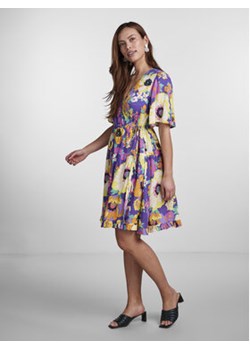 YAS Sukienka 26030172 Fioletowy Regular Fit ze sklepu MODIVO w kategorii Sukienki - zdjęcie 168629703