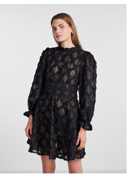 YAS Sukienka koktajlowa 26031628 Czarny Regular Fit ze sklepu MODIVO w kategorii Sukienki - zdjęcie 168629841