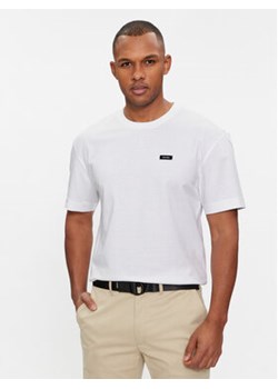 Calvin Klein T-Shirt K10K112749 Biały Comfort Fit ze sklepu MODIVO w kategorii T-shirty męskie - zdjęcie 168631533