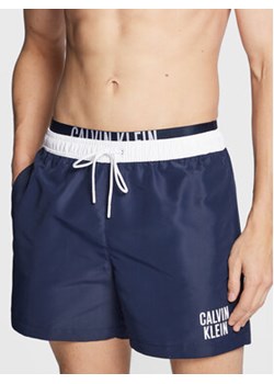 Calvin Klein Swimwear Szorty kąpielowe KM0KM00791 Granatowy Regular Fit ze sklepu MODIVO w kategorii Kąpielówki - zdjęcie 168631904