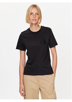 Calvin Klein Jeans T-Shirt J20J221825 Czarny Regular Fit ze sklepu MODIVO w kategorii Bluzki damskie - zdjęcie 168632363