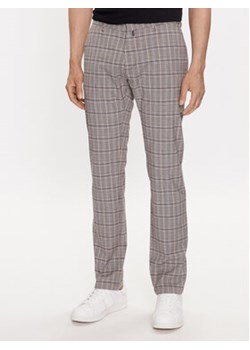Pierre Cardin Spodnie materiałowe 30100/000/1027 Beżowy Modern Fit ze sklepu MODIVO w kategorii Spodnie męskie - zdjęcie 168632394