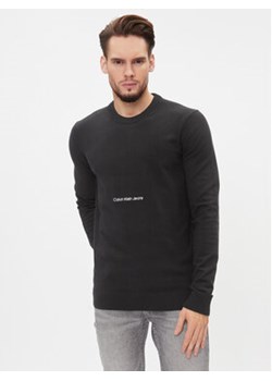 Calvin Klein Jeans Sweter J30J324328 Czarny Regular Fit ze sklepu MODIVO w kategorii Swetry męskie - zdjęcie 168633303