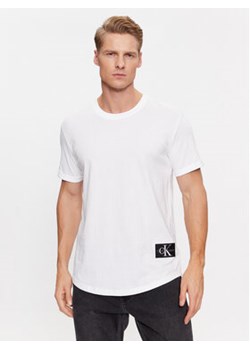 Calvin Klein Jeans T-Shirt J30J323482 Biały Regular Fit ze sklepu MODIVO w kategorii T-shirty męskie - zdjęcie 168633430