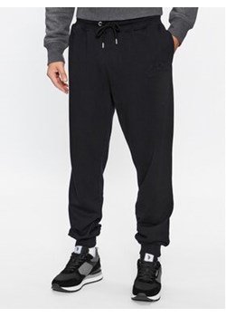 Gant Spodnie dresowe Reg Tonal Shield Pants 2039023 Czarny Regular Fit ze sklepu MODIVO w kategorii Spodnie męskie - zdjęcie 168635433