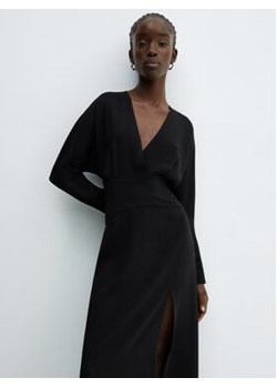 Mango Sukienka codzienna Erin 67070420 Czarny Regular Fit ze sklepu MODIVO w kategorii Sukienki - zdjęcie 168636080