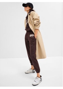 Gap Spodnie dresowe 463492-20 Brązowy Regular Fit ze sklepu MODIVO w kategorii Spodnie damskie - zdjęcie 168636573