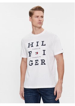 Tommy Hilfiger T-Shirt Box Flag Logo Tee MW0MW33690 Biały Regular Fit ze sklepu MODIVO w kategorii T-shirty męskie - zdjęcie 168637820