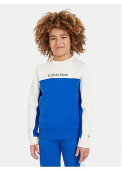 Calvin Klein Jeans Bluza Color Block IB0IB01866 Niebieski Regular Fit ze sklepu MODIVO w kategorii Bluzy chłopięce - zdjęcie 168638382