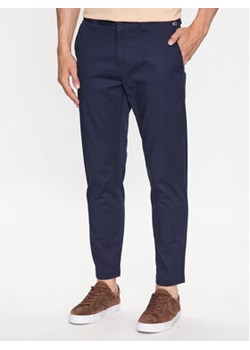 Tommy Jeans Chinosy Dad DM0DM16762 Granatowy Slim Fit ze sklepu MODIVO w kategorii Spodnie męskie - zdjęcie 168638441