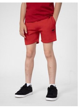 4F Szorty sportowe 4FJSS23TSHOM048 Czerwony Regular Fit ze sklepu MODIVO w kategorii Spodenki chłopięce - zdjęcie 168638453