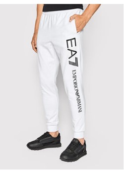 EA7 Emporio Armani Spodnie dresowe 8NPPC3 PJ05Z 1101 Biały Slim Fit ze sklepu MODIVO w kategorii Spodnie męskie - zdjęcie 168639354