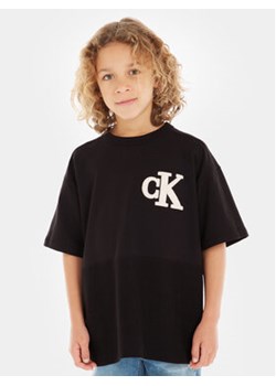 Calvin Klein Jeans T-Shirt Towelling Mono Terry IB0IB01729 Czarny Regular Fit ze sklepu MODIVO w kategorii T-shirty chłopięce - zdjęcie 168639373