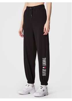 Tommy Jeans Spodnie dresowe Archive DW0DW14994 Czarny Relaxed Fit ze sklepu MODIVO w kategorii Spodnie damskie - zdjęcie 168640193