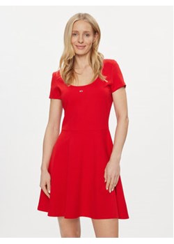Tommy Jeans Sukienka codzienna DW0DW17408 Czerwony Slim Fit ze sklepu MODIVO w kategorii Sukienki - zdjęcie 168640393