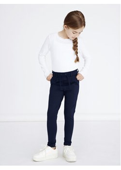 NAME IT Spodnie materiałowe 13142465 Granatowy Regular Fit ze sklepu MODIVO w kategorii Spodnie dziewczęce - zdjęcie 168640472
