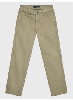 Guess Spodnie materiałowe L3RB10 WEDY1 Zielony Relaxed Fit ze sklepu MODIVO w kategorii Spodnie chłopięce - zdjęcie 168641712