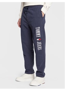 Tommy Jeans Spodnie dresowe Ethan Archive DM0DM15792 Granatowy Regular Fit ze sklepu MODIVO w kategorii Spodnie męskie - zdjęcie 168641900