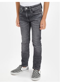 Calvin Klein Jeans Jeansy IB0IB01717 Szary Skinny Fit ze sklepu MODIVO w kategorii Spodnie chłopięce - zdjęcie 168642741