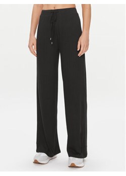 Guess Spodnie piżamowe O3BB01 KBXB2 Czarny Relaxed Fit ze sklepu MODIVO w kategorii Piżamy damskie - zdjęcie 168645630
