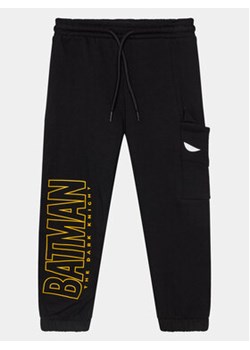 OVS Spodnie dresowe BATMAN 1889204 Czarny Regular Fit ze sklepu MODIVO w kategorii Spodnie chłopięce - zdjęcie 168646434