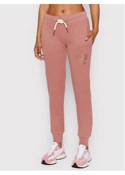 Superdry Spodnie dresowe Script Style W7010615A Różowy Regular Fit ze sklepu MODIVO w kategorii Spodnie damskie - zdjęcie 168646453
