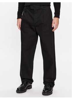 Calvin Klein Jeans Spodnie materiałowe J30J324038 Czarny Regular Fit ze sklepu MODIVO w kategorii Spodnie męskie - zdjęcie 168646964