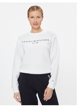 Tommy Hilfiger Bluza Logo WW0WW39791 Biały Regular Fit ze sklepu MODIVO w kategorii Bluzy damskie - zdjęcie 168647114
