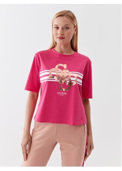 Guess T-Shirt V3YI11 I3Z14 Różowy Regular Fit ze sklepu MODIVO w kategorii Bluzki damskie - zdjęcie 168647650