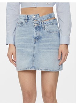 Tommy Jeans Spódnica jeansowa Mom Cut Out Wb Uh Skirt Ah7011 DW0DW17217 Niebieski Slim Fit ze sklepu MODIVO w kategorii Spódnice - zdjęcie 168650590