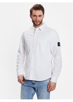 Calvin Klein Jeans Koszula J30J322953 Biały Regular Fit ze sklepu MODIVO w kategorii Koszule męskie - zdjęcie 168651191