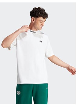 adidas T-Shirt HY1285 Biały Loose Fit ze sklepu MODIVO w kategorii T-shirty męskie - zdjęcie 168652580