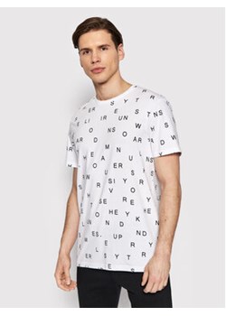 Outhorn T-Shirt TSM606 Biały Regular Fit ze sklepu MODIVO w kategorii T-shirty męskie - zdjęcie 168653131