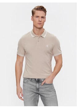 Calvin Klein Jeans Polo J30J315603 Beżowy Slim Fit ze sklepu MODIVO w kategorii T-shirty męskie - zdjęcie 168653494