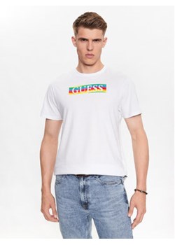 Guess T-Shirt M3YI60 K9RM1 Biały Slim Fit ze sklepu MODIVO w kategorii T-shirty męskie - zdjęcie 168654242