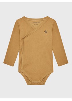Calvin Klein Jeans Body dziecięce IN0IN00032 Brązowy Regular Fit ze sklepu MODIVO w kategorii Body niemowlęce - zdjęcie 168655403