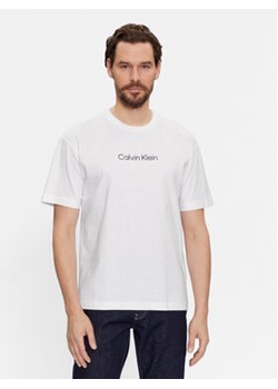 Calvin Klein T-Shirt Hero K10K111346 Biały Regular Fit ze sklepu MODIVO w kategorii T-shirty męskie - zdjęcie 168656204