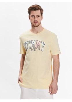 Tommy Jeans T-Shirt College Pop DM0DM16401 Żółty Regular Fit ze sklepu MODIVO w kategorii T-shirty męskie - zdjęcie 168657154